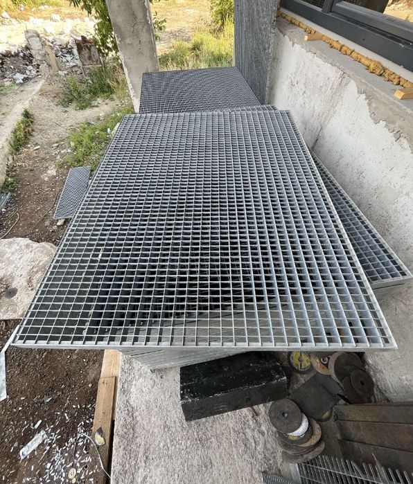 Grilaje zincate trepte zincate
