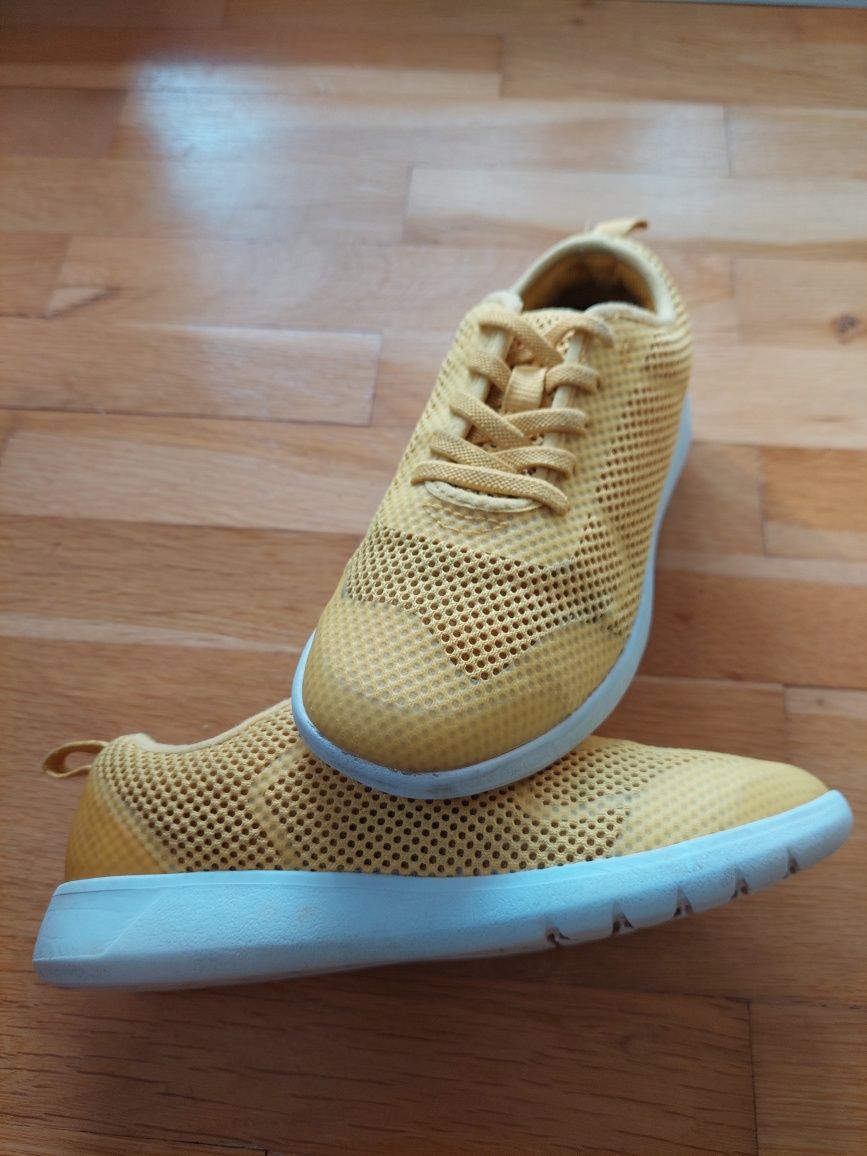 Детски летни маратонки Clarks номер 32