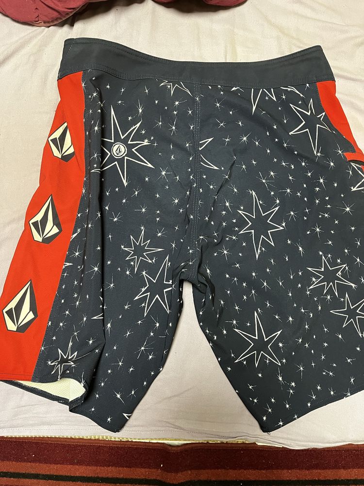 Volcom бордшорти 33 размер