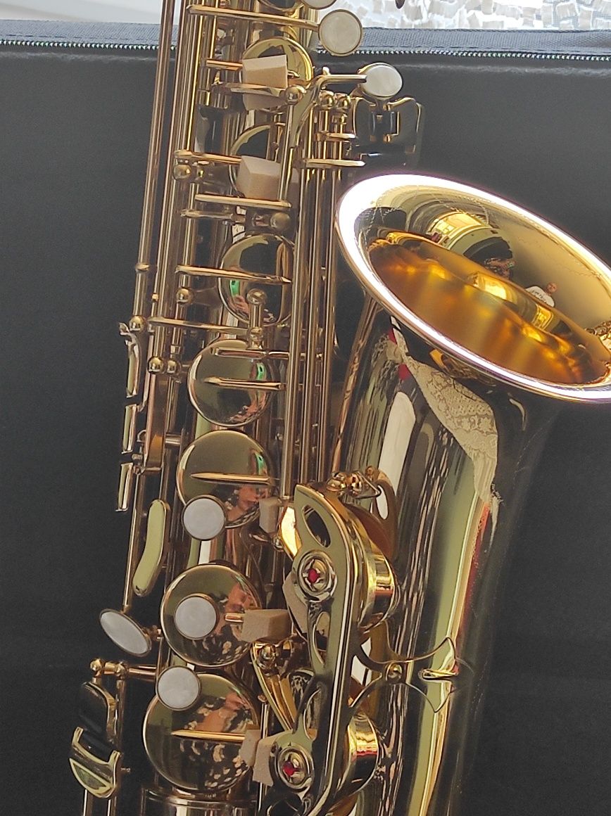 Vând Saxofon  Alto