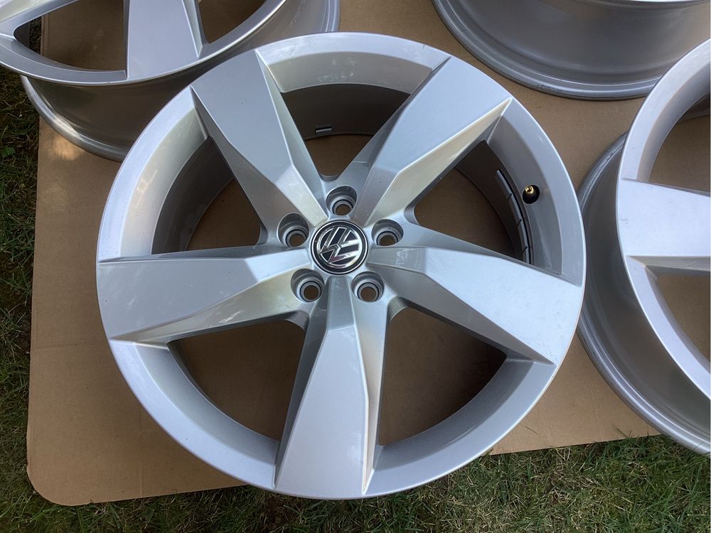 Set 4 buc jante R17 originale VW
