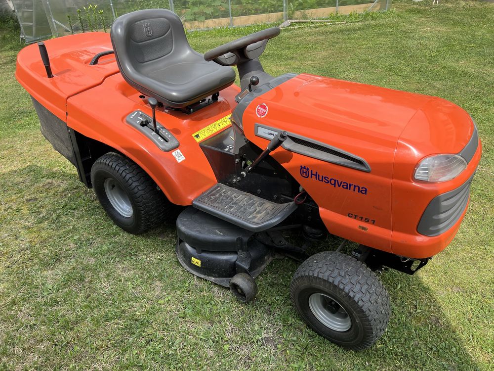 Tractoras tuns iarba gazon Husqvarna CT151 in stare foarte buna