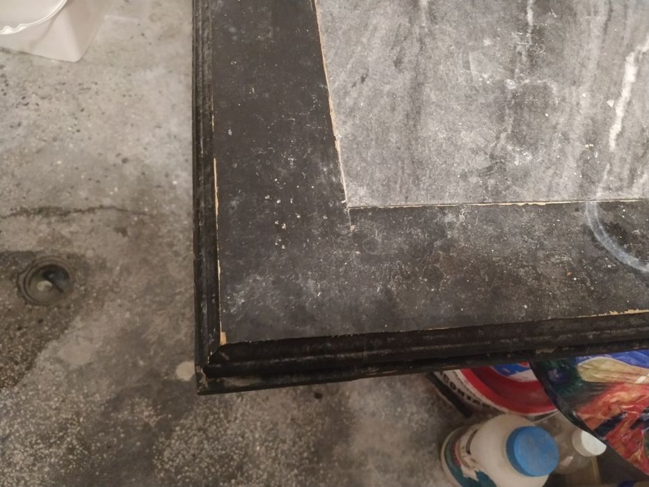 Холна маса, Черен мрамор