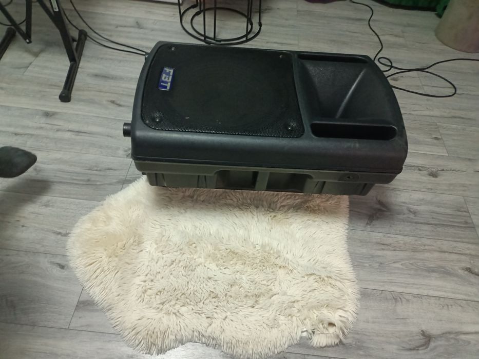 Vând o boxa fbt max 6 cu componente din poza