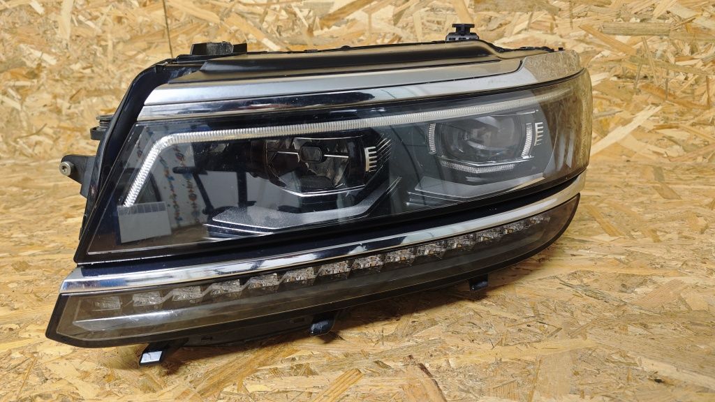 Ляв фар за Фолксваген Тигуан   Volkswagen Tiguan 5N 2018 Full LED