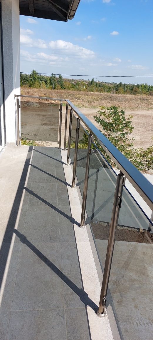 Balustradă din sticlă cu aluminiu