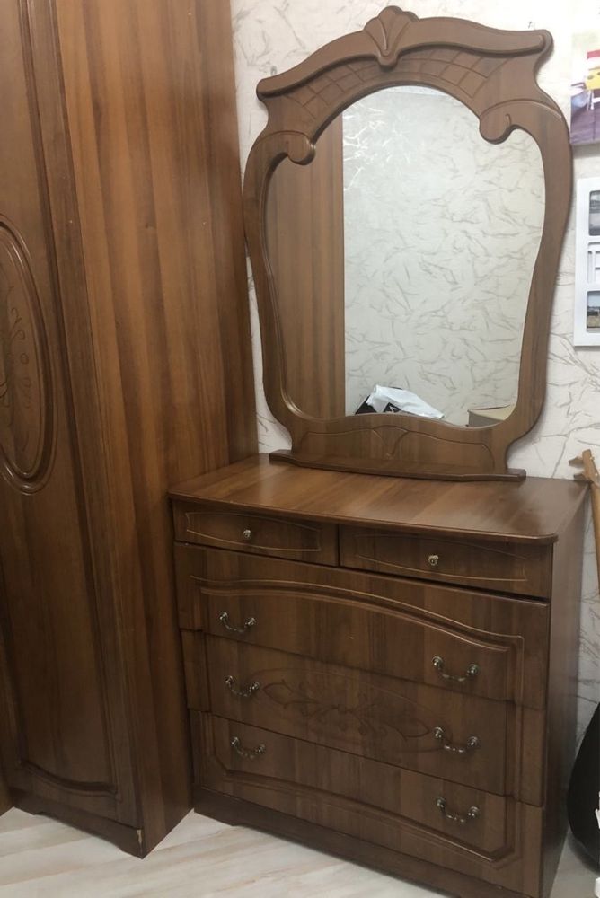 Продаётся комод с зеркалом