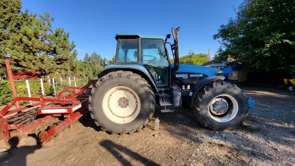 Tractor New Holland 8560