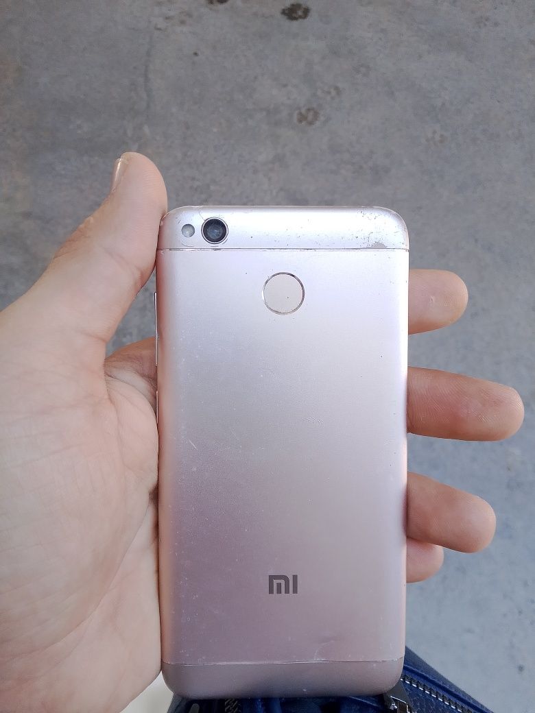 Redmi 4x srochna sotiladi 300 ming