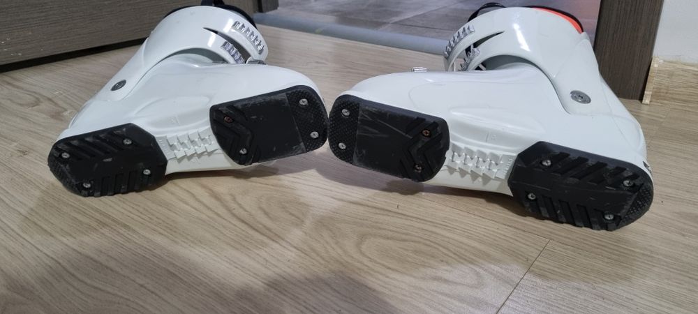 Vând clăpari decathlon mărimea 38-39 dar merg pentru 36-37