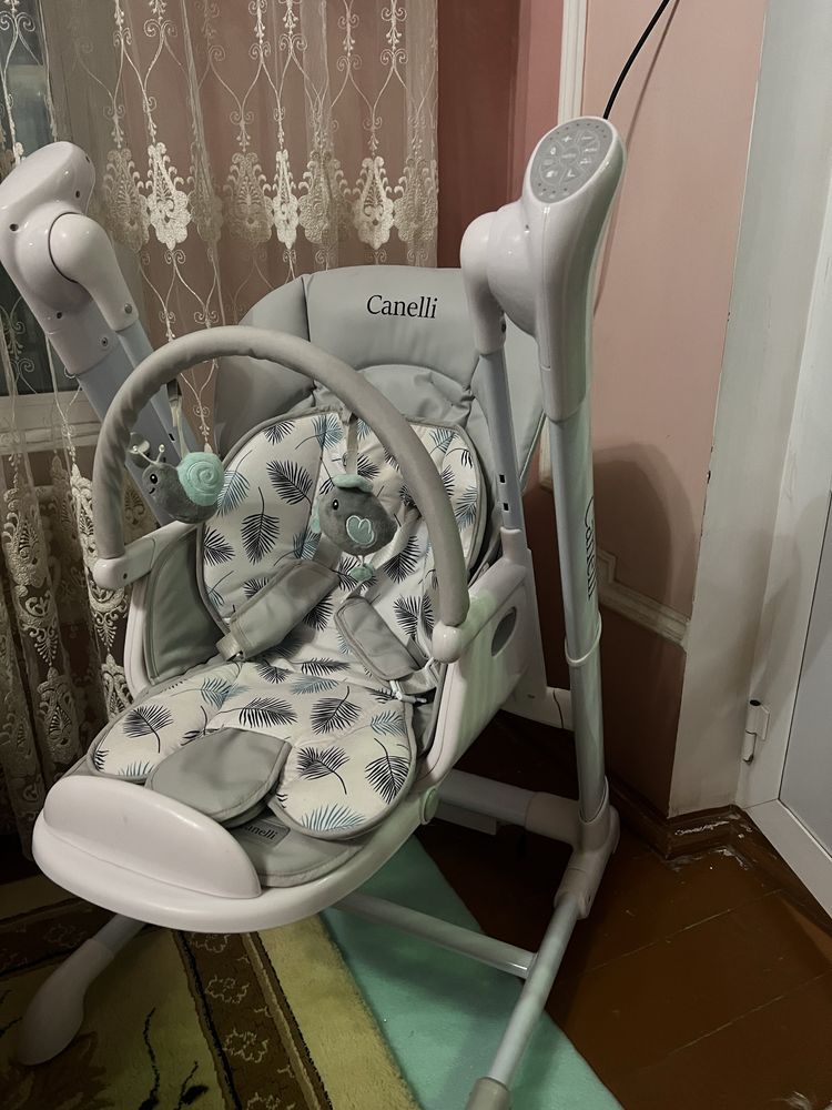 Canelli стульчик со столиком для кормления.Автоматические качели .