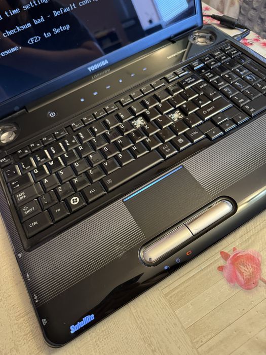 TOSHIBA лаптоп черен