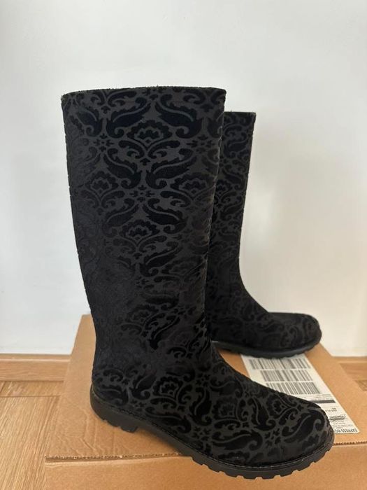 Черни гумени ботуши, 40-ти номер, отлично състояние, с детайли от плюш