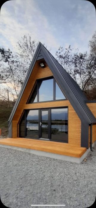 Doriți o casa din lemn, o cabana, o casă din container, garaje auto