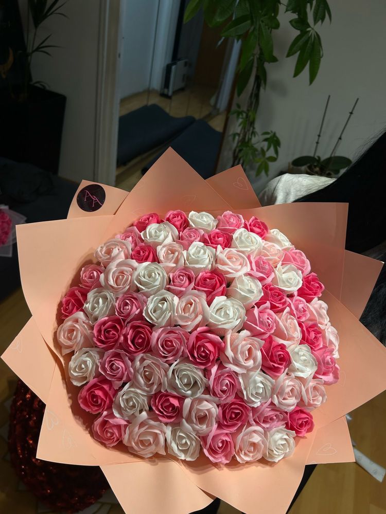 Buchet 101 trandafiri cu sclipici / cel mai impresionant buchet