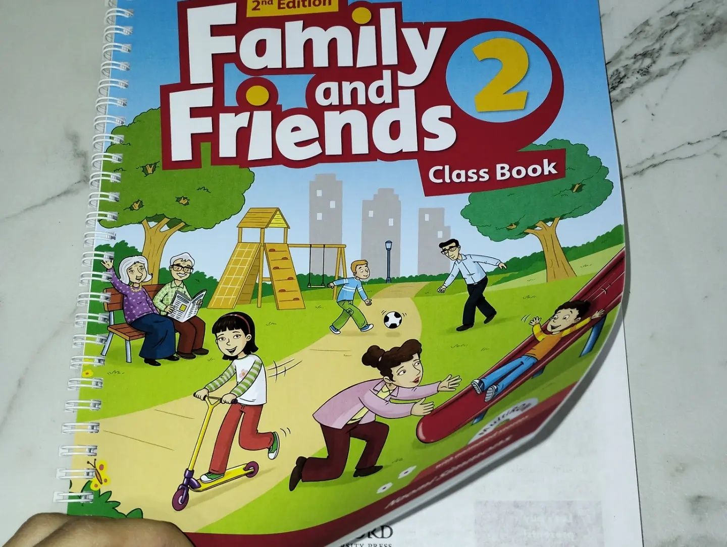 Family and friends. New English file. Round up. Английские книги. Fly