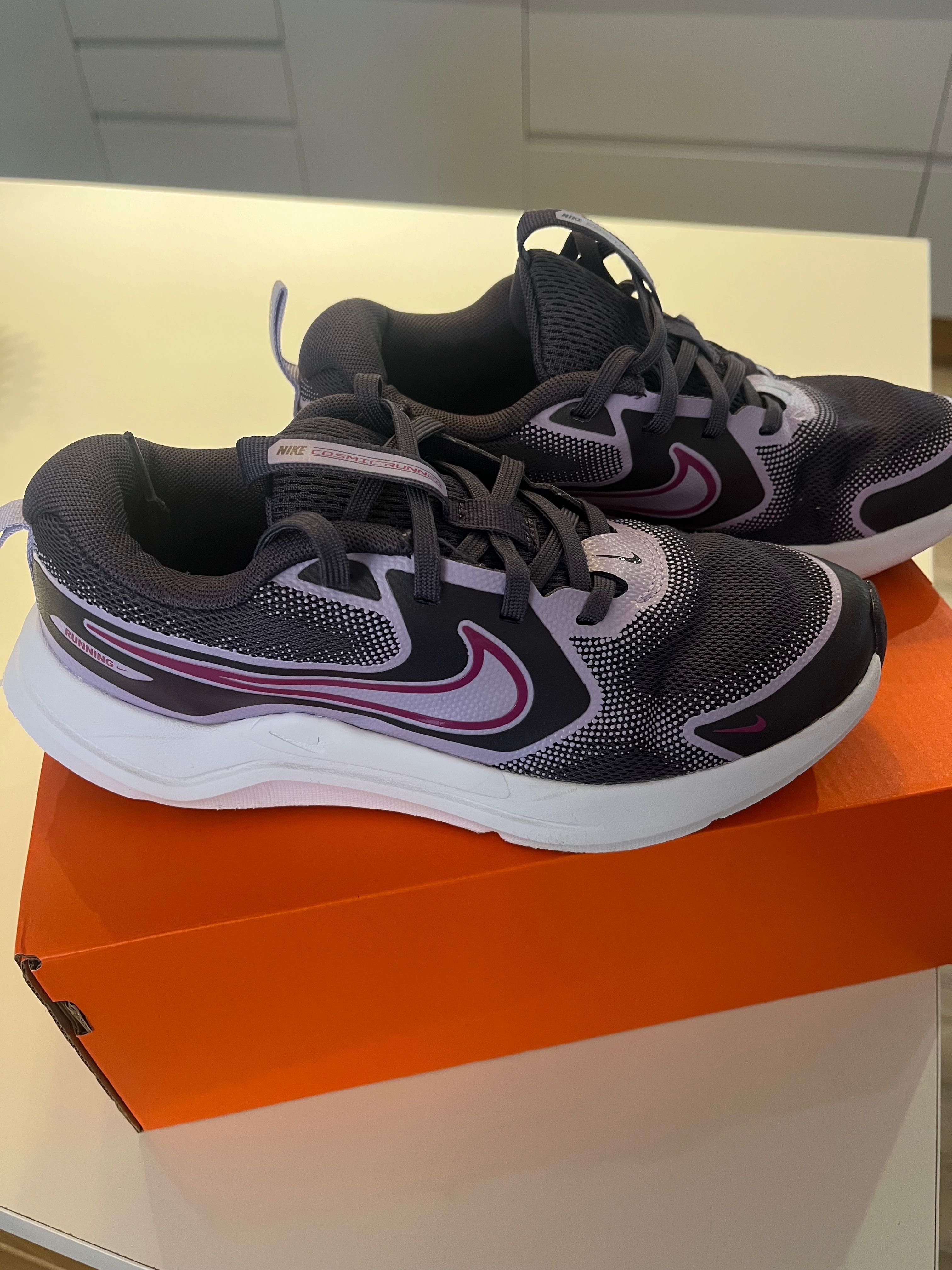 Маратонки NIKE за момиче