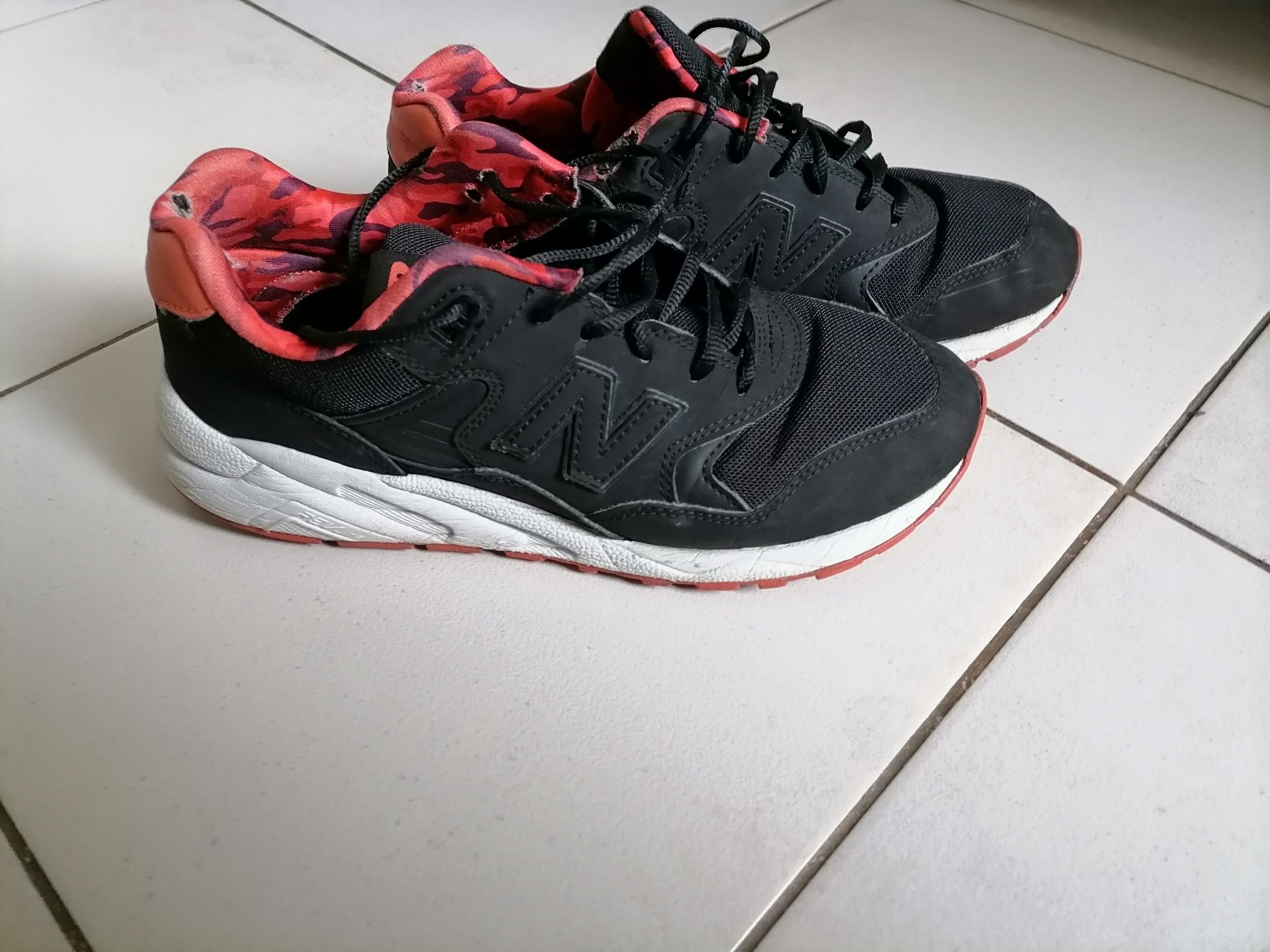 Vând adidași New Balance, în stare buna, produs de calitate produs de