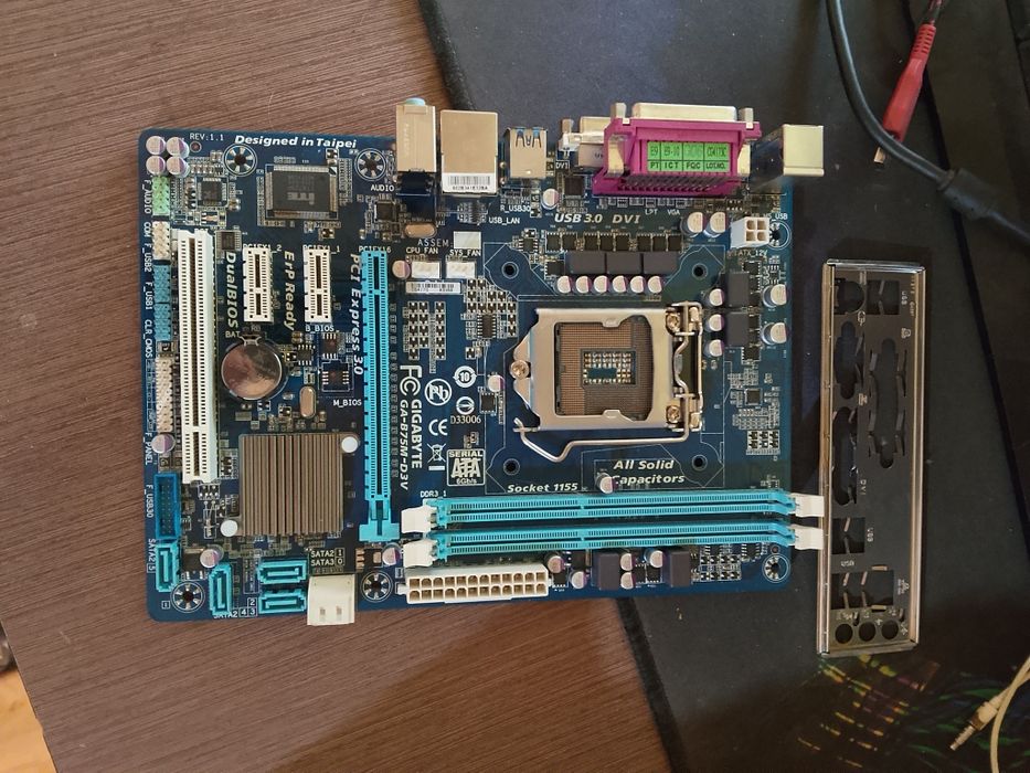 Продам мат плату B75 чипсет