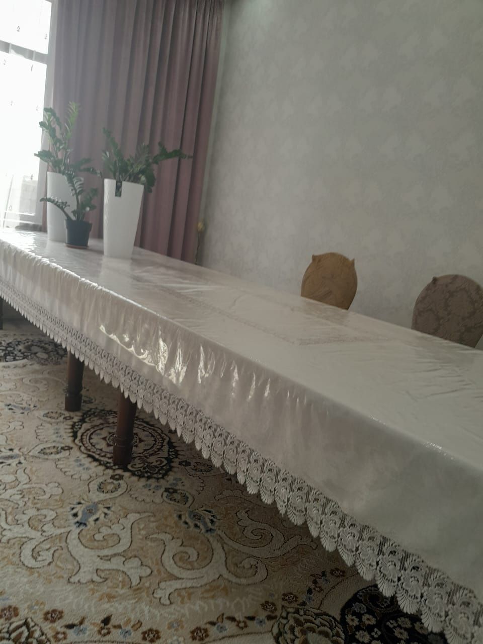 Стол сатылады срочно 4 метр