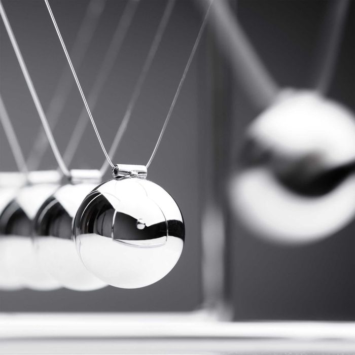 Pendul Newton din metal accesoriu decorativ elegant, 13.5x11x10.5 cm