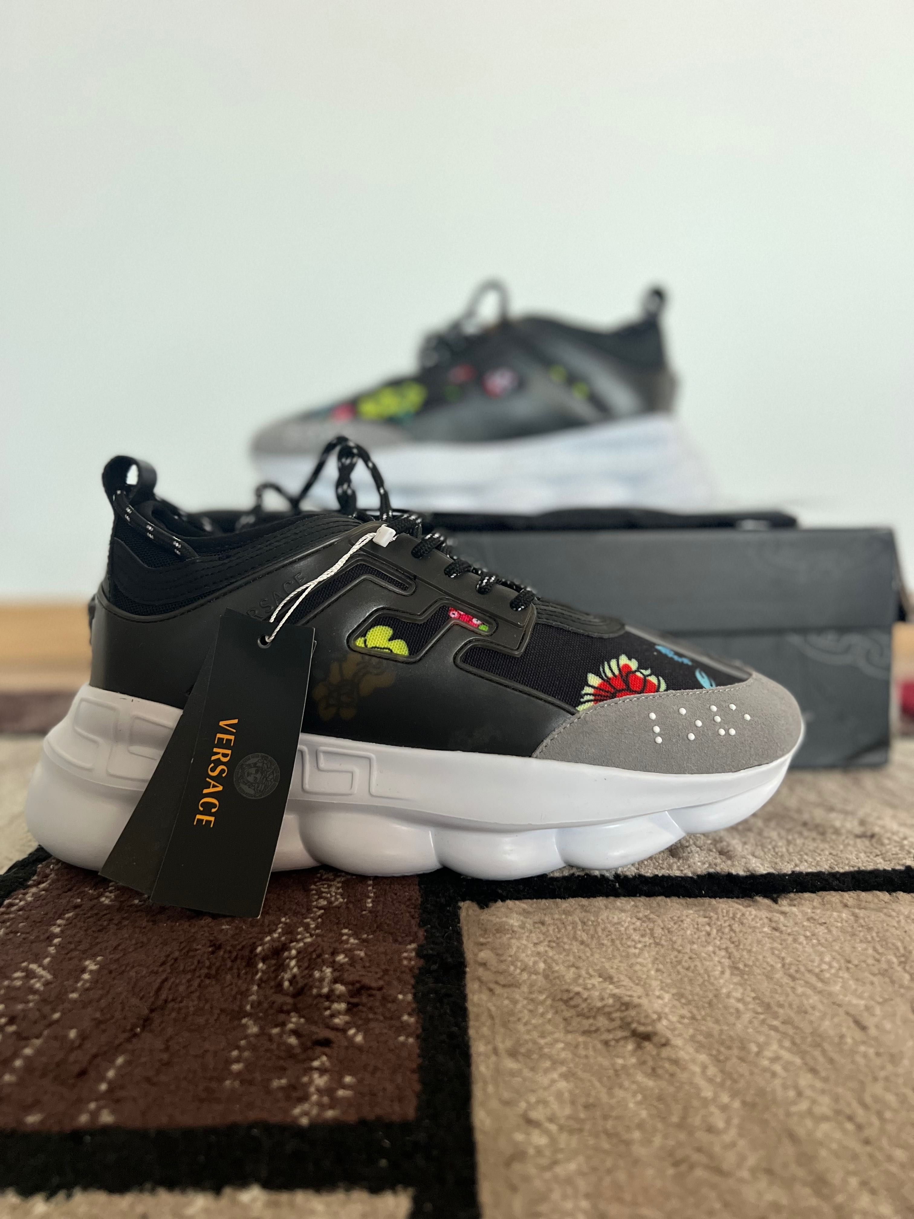 Adidași Versace Chain Reaction Black Flower Print
