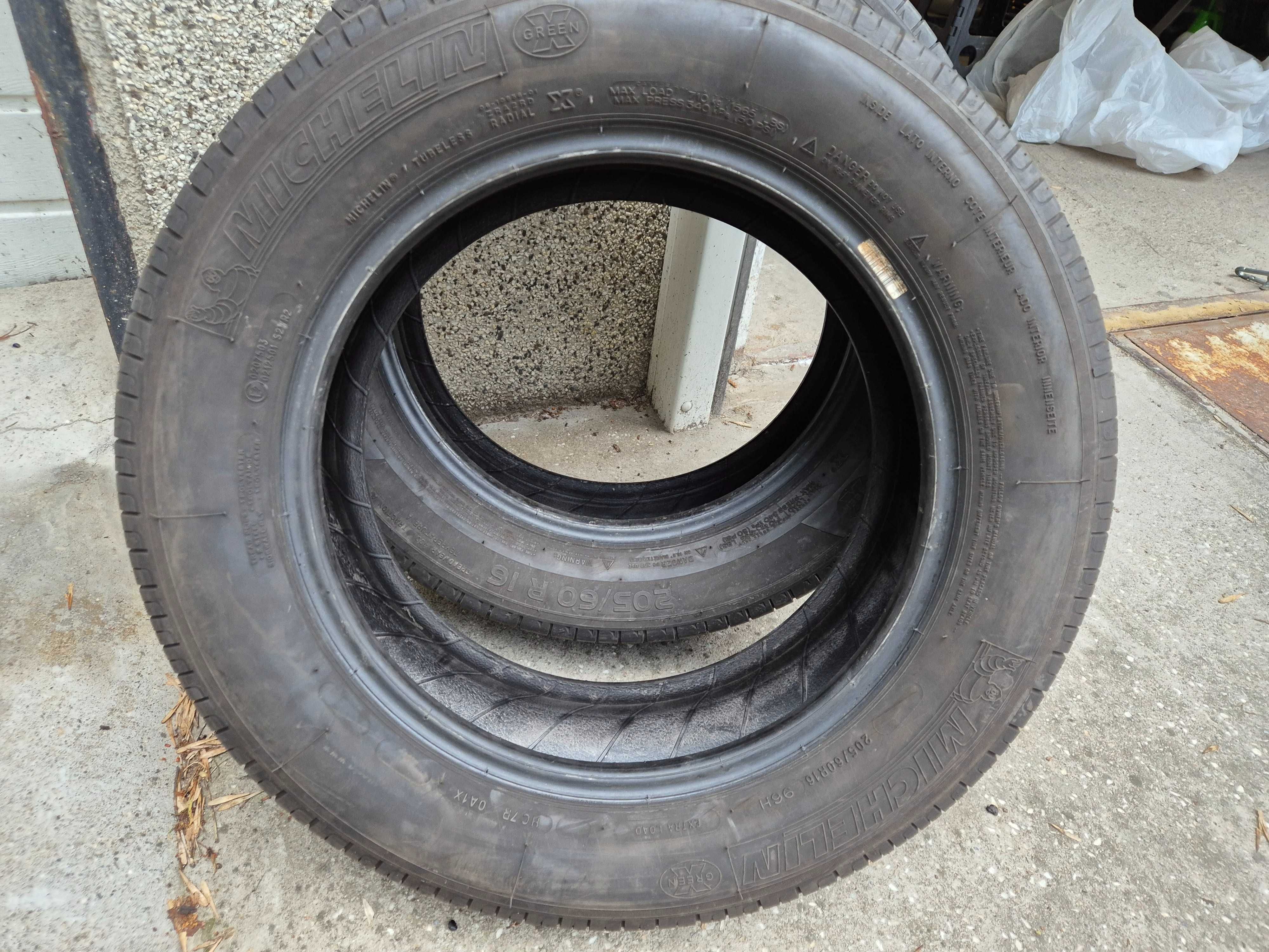 2бр. Гуми Michelin 205 60 16
