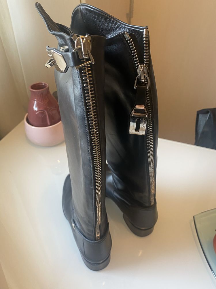 Боруши Ferragamo
