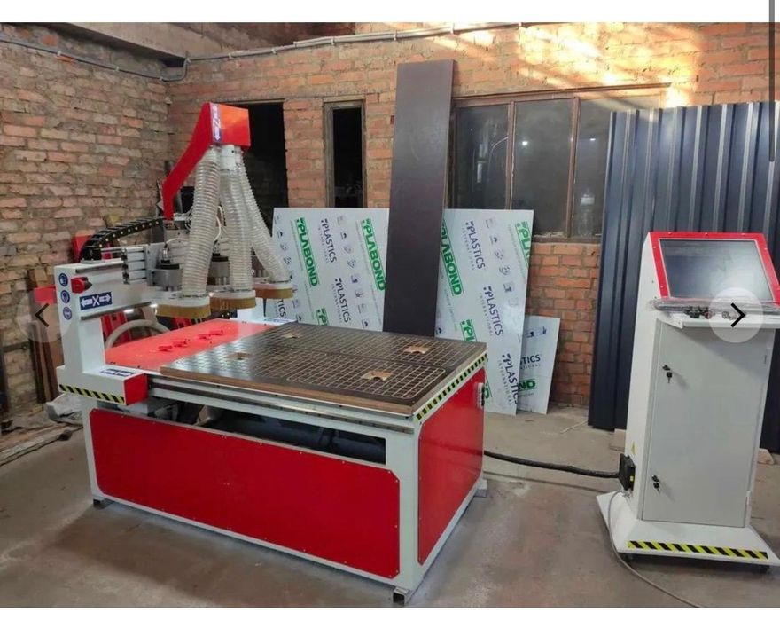 CNC pentru prelucrarea lemnului