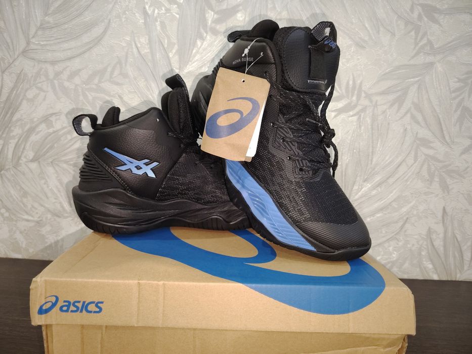 Продам кроссовки Асикс