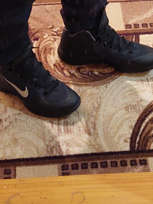 Маратонки NIKE-43 номер.