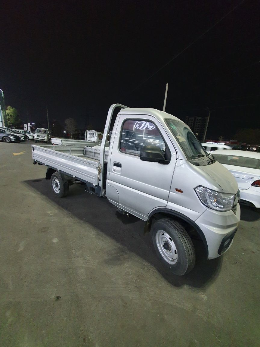 Labo Бортовой грузовик 1.8 т dongfen T3