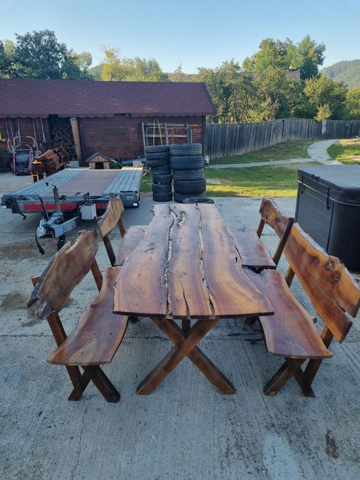 Masa rustica din lemn de nuc