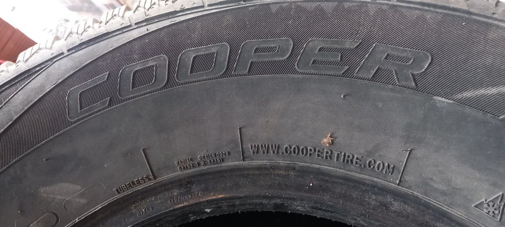 Зимни гуми 245/70 R16 4 броя Cooper 5mm.