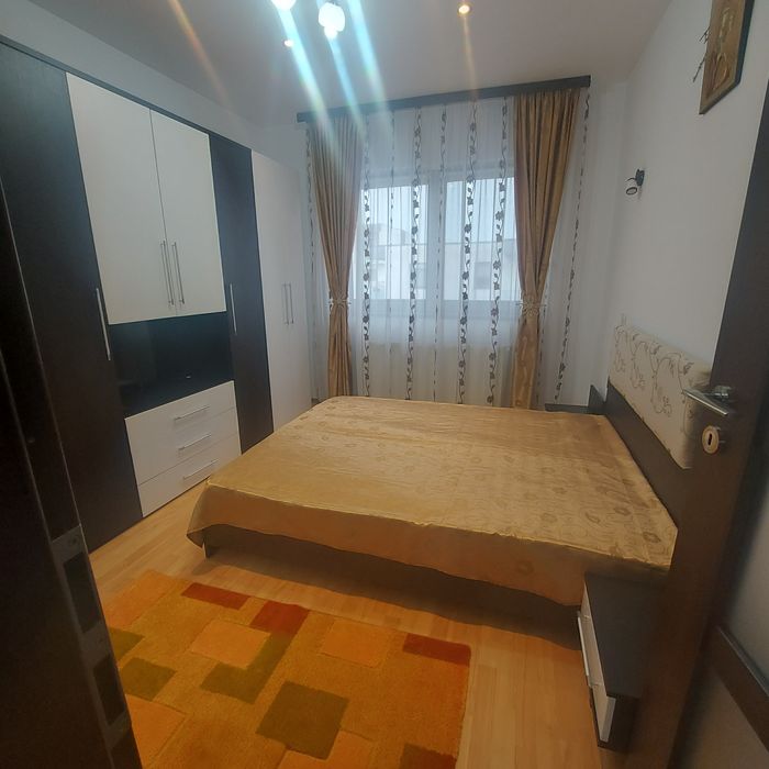 Apartament cu 3 camere decomandat de inchiriat