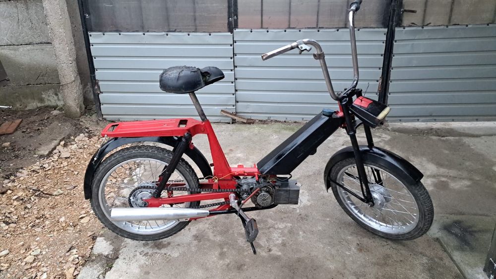 De vanzare moped jawa 207 , sau schimb diverse  nu are acte.  Pornește