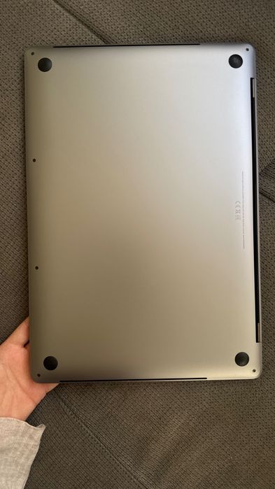 MacBook Pro 2019, 16" Touch Bar, procesor i7 2.60 GHz, 16GB, 512GB SSD