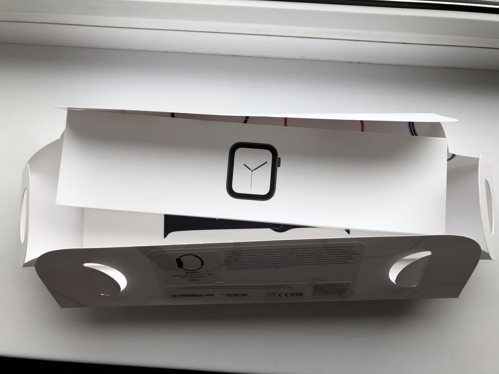 Apple Watch series 4, 44mm. Space gray