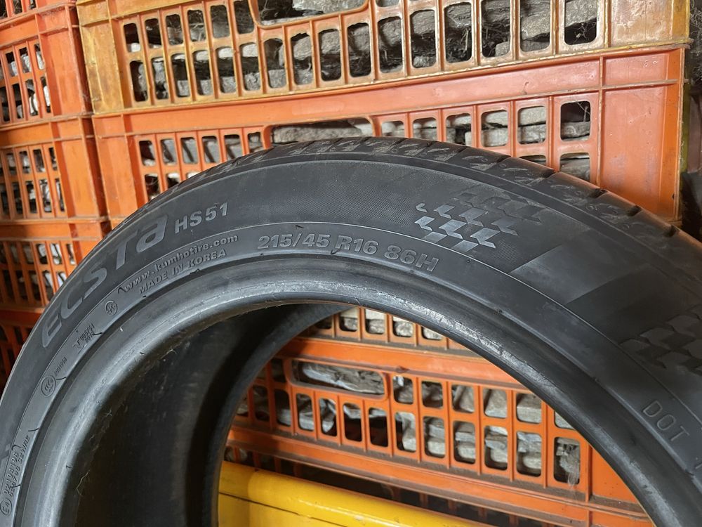 2бр. Kumho Ecsta HS51 215/45/16, 7мм, ДОТ 1318