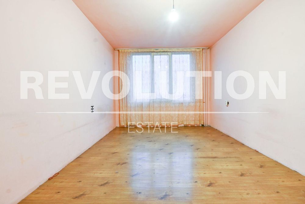 Двустаен апартамент в ж.к. Люлин 1