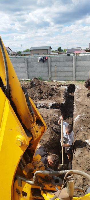Pământ mraniță excavați defrișări nivelare terenuri șanțuri