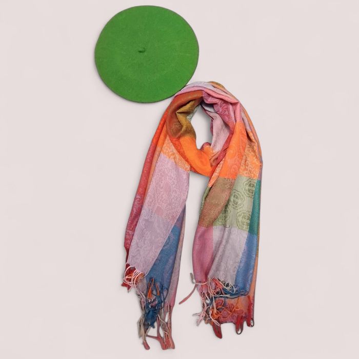 Ликвидация на шалове, шапки и компликти