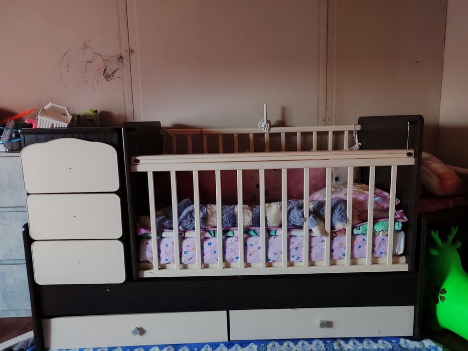 Детская кроватка