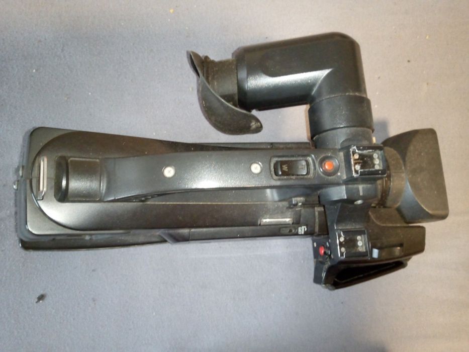 Vând camera video Panasonic MD 10000