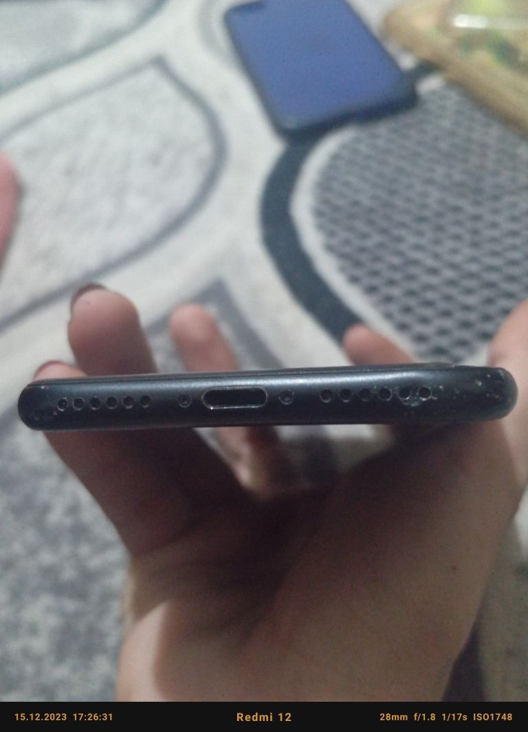 Продавам Iphone 7