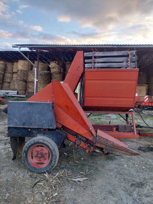 Vând culegătoare porumb