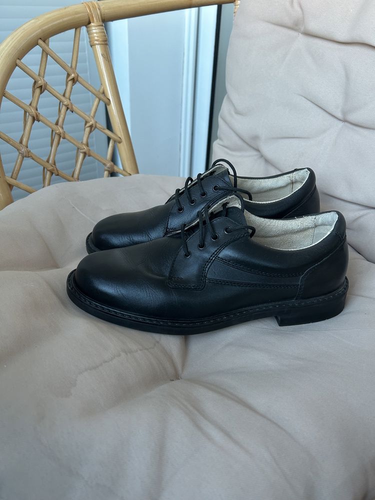 Pantofi din piele