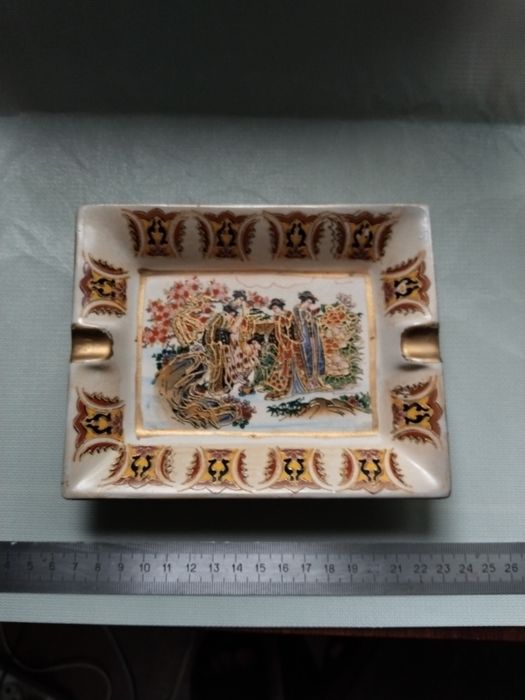 Пепельница фарфоровая, Китай  скорее всего