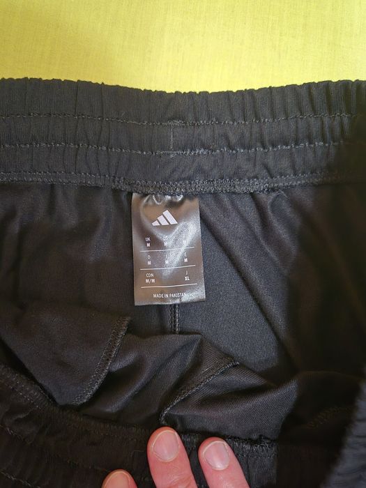 Pantaloni scurți Adidas mărimea M