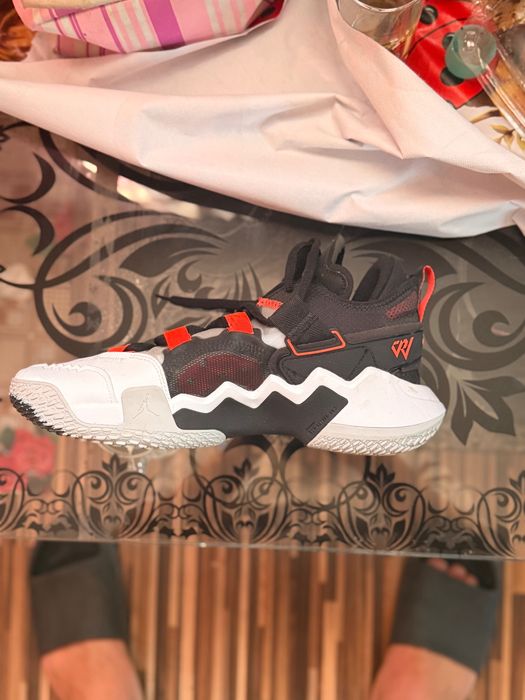 Vând adidasi Jordan mărimea 44